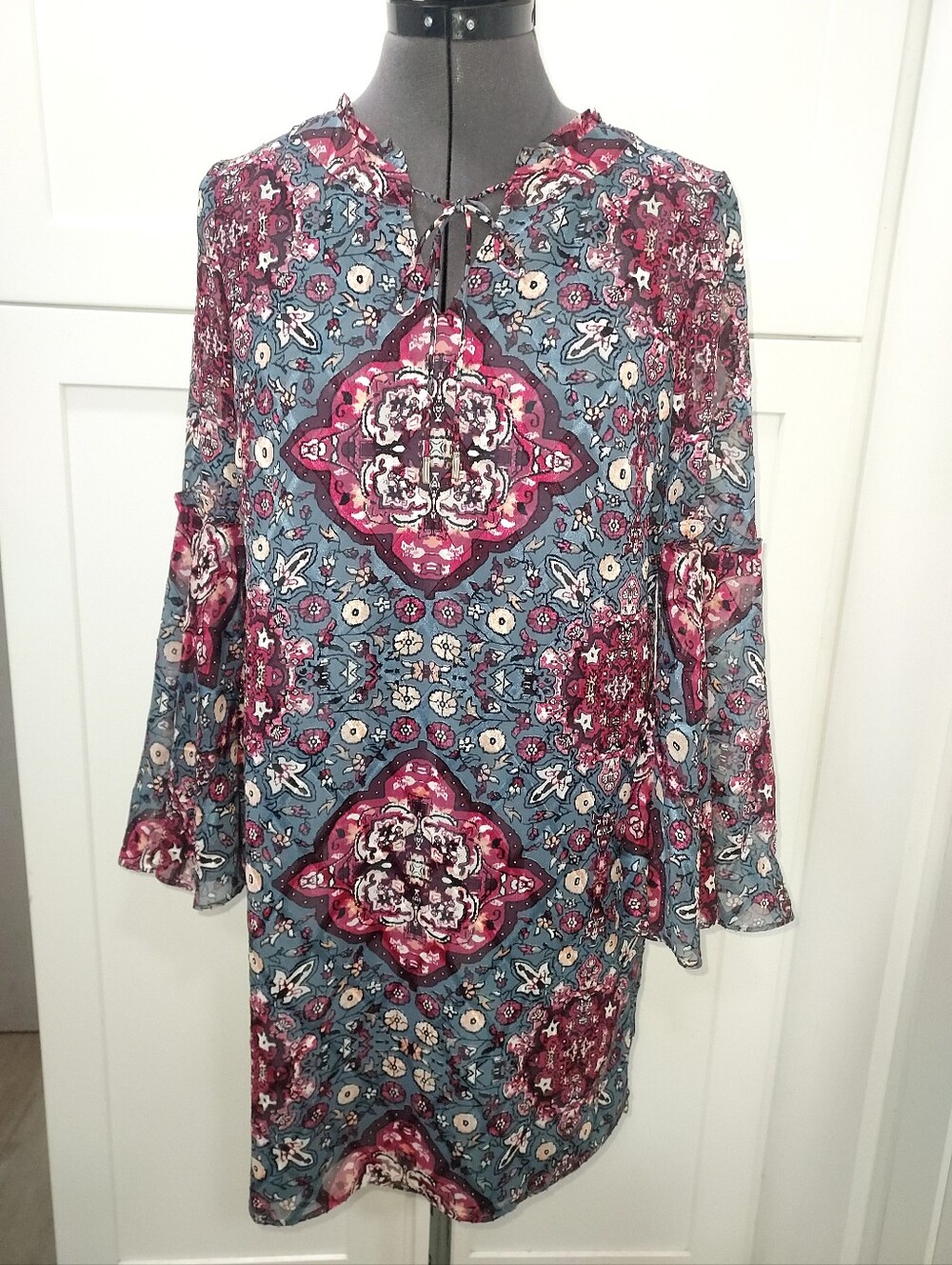 White House Black Market Teal and Magenta Medalion Print Shift Dress